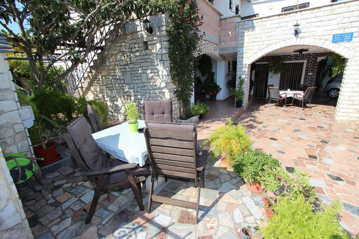Guest House Licul 罗维尼 外观 照片